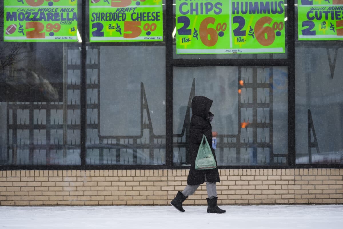 Small business owners in US feel more uncertain about the future